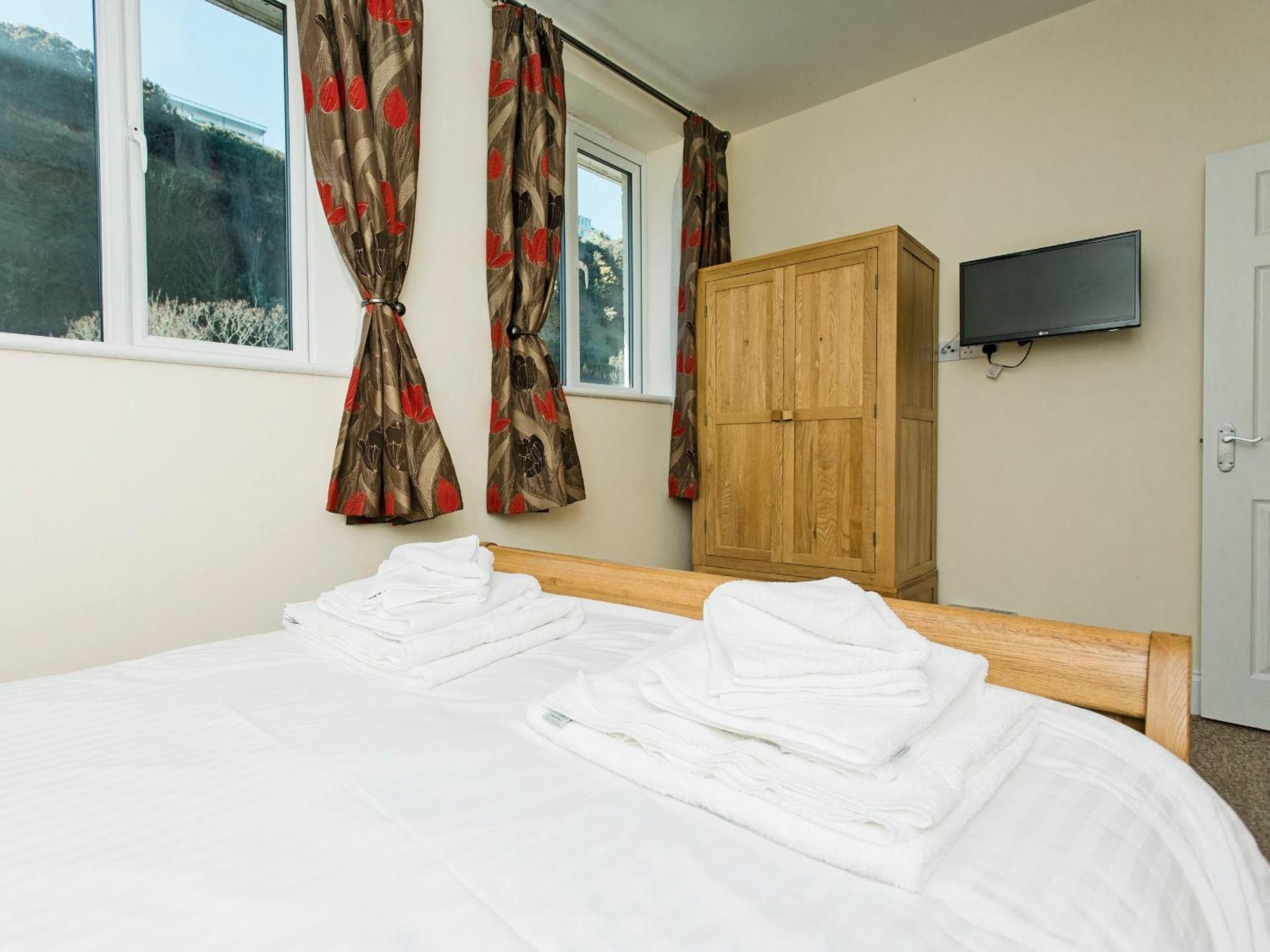 Sunny Beach Apartments Shanklin Exterior photo