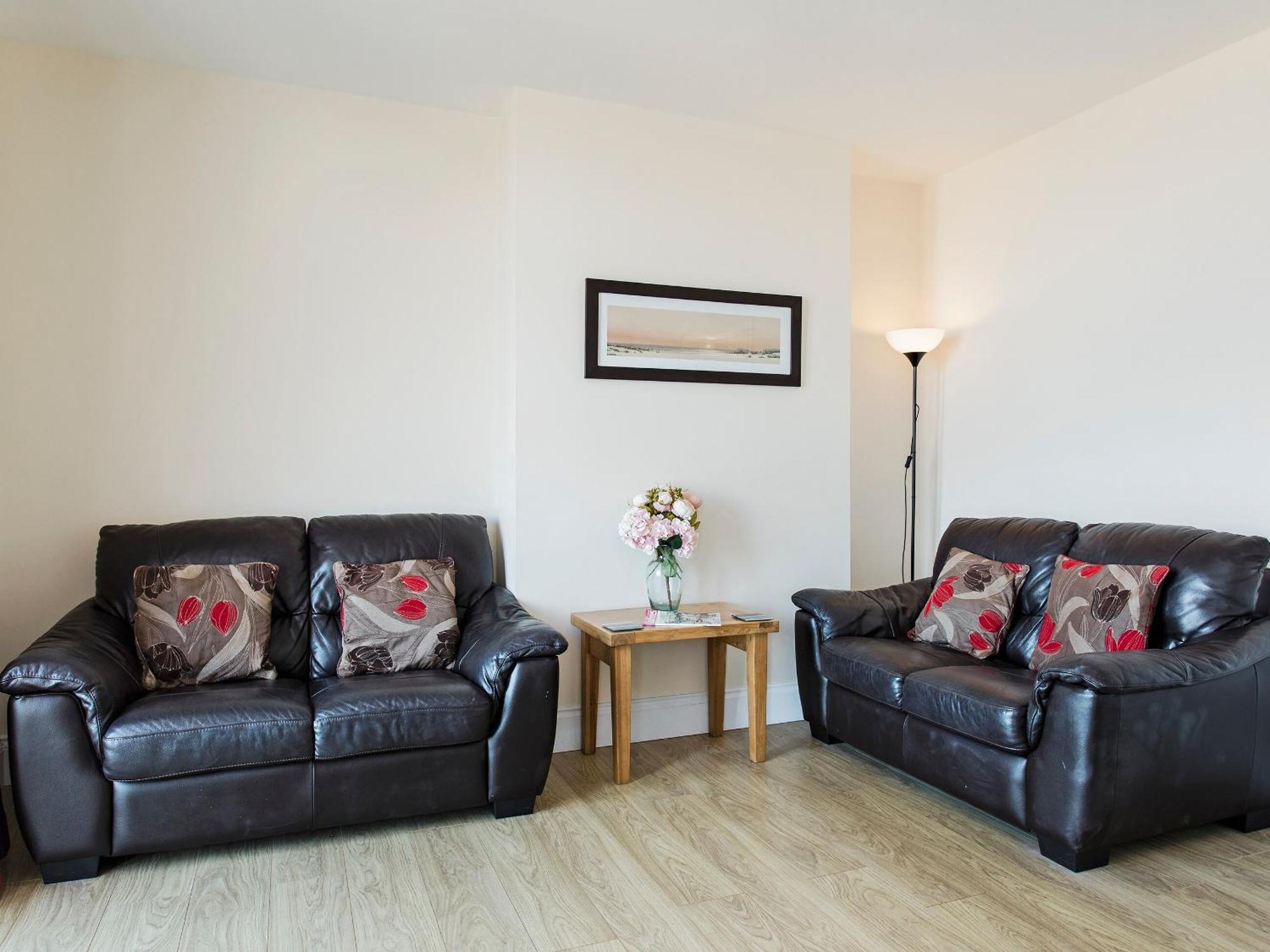 Sunny Beach Apartments Shanklin Exterior photo
