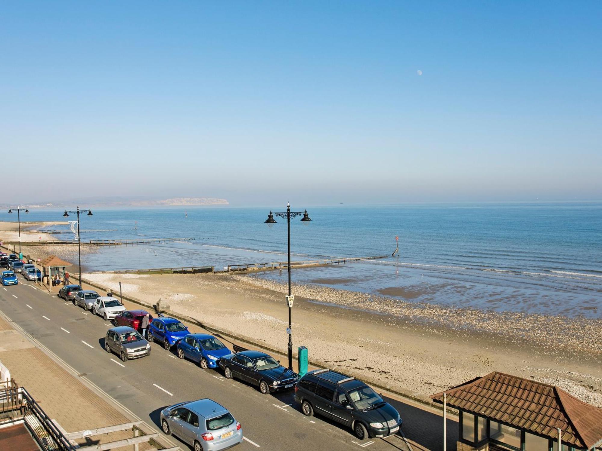 Sunny Beach Apartments Shanklin Exterior photo
